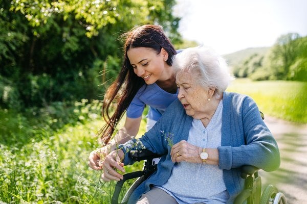 How to Communicate With Residents Struggling With Dementia Effectively