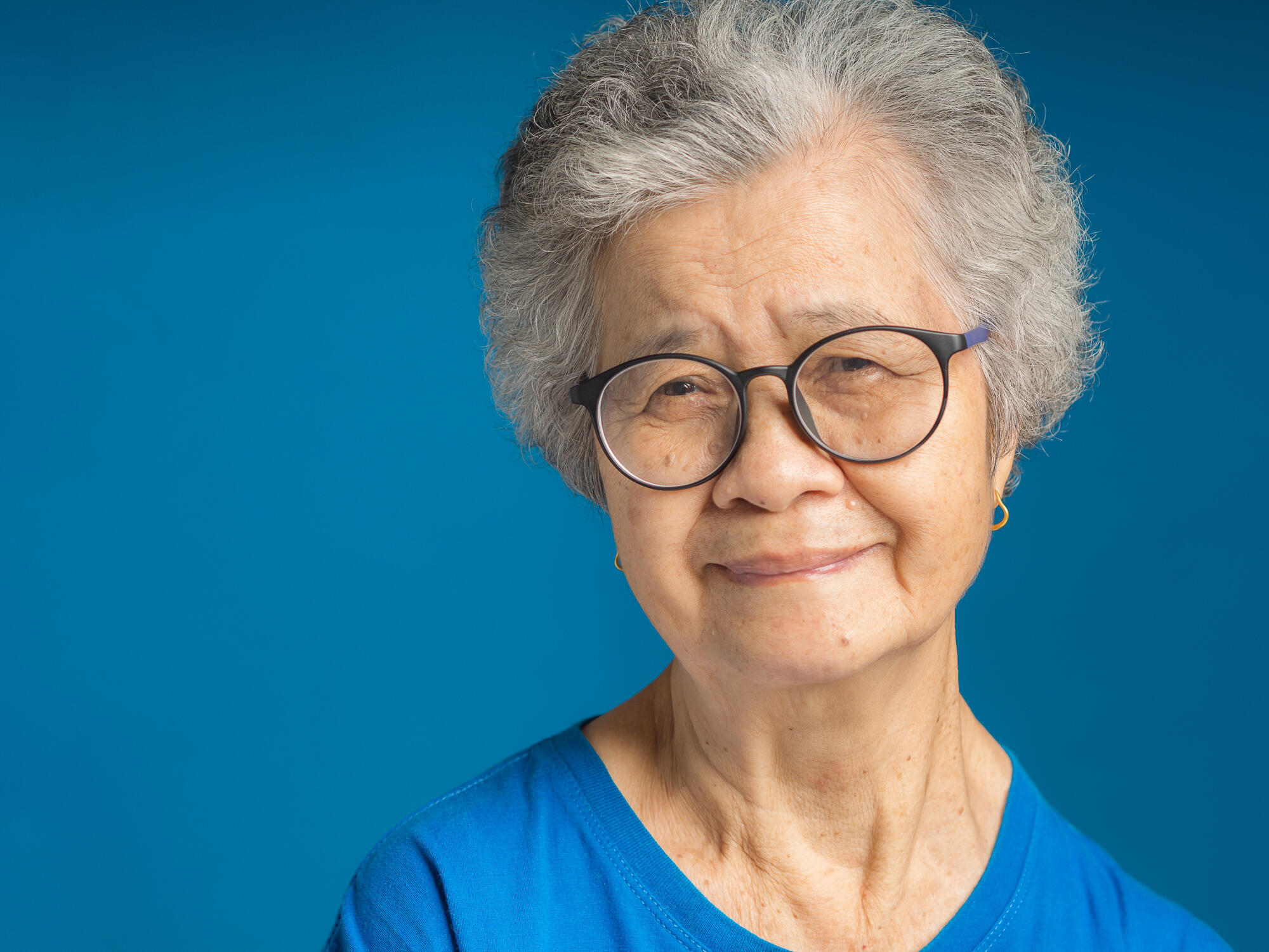 How Do You Know If You Need Reading Glasses? Signs for Seniors